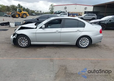 2011 BMW 328I z USA, uszkodzony, nr VIN WBAPH7C56BE674096